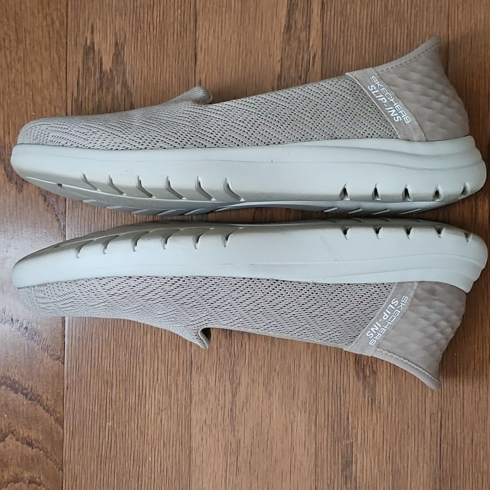 🎉HP🎉 Skechers Women's Slip-Ins - Light Gray Shoes - Picture 3 of 5